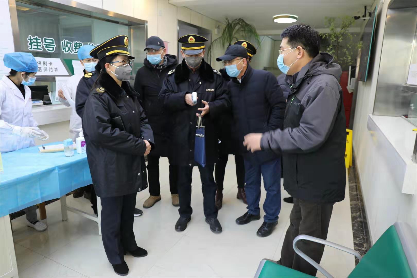 战“疫”进行时| 校医院将党旗插在疫情防控最前线