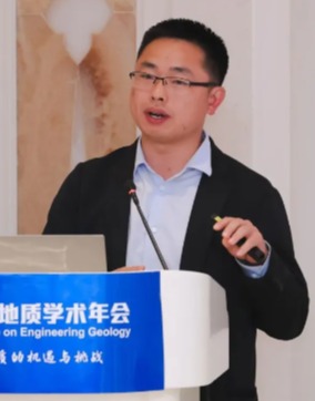 张明礼：匠心耕耘 用爱育人
