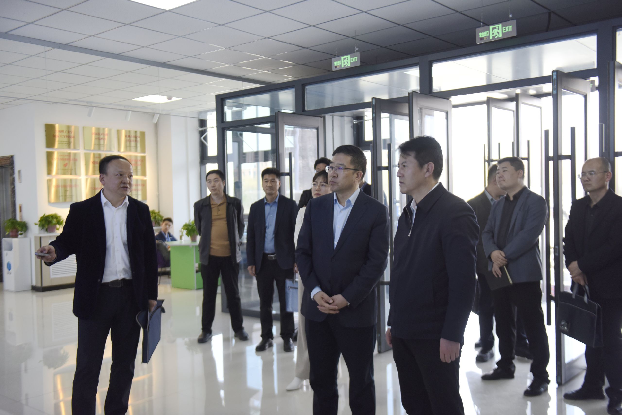 兰州市七里河区委书记胡真一行来校调研
